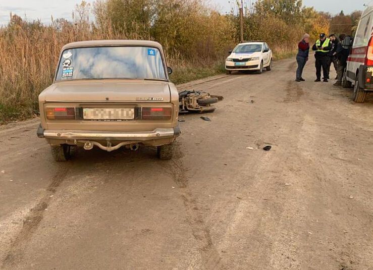 На Львівщині внаслідок зіткнення ВАЗа та скутера загинула 5-річна дівчинка: деталі трагедії. Фото