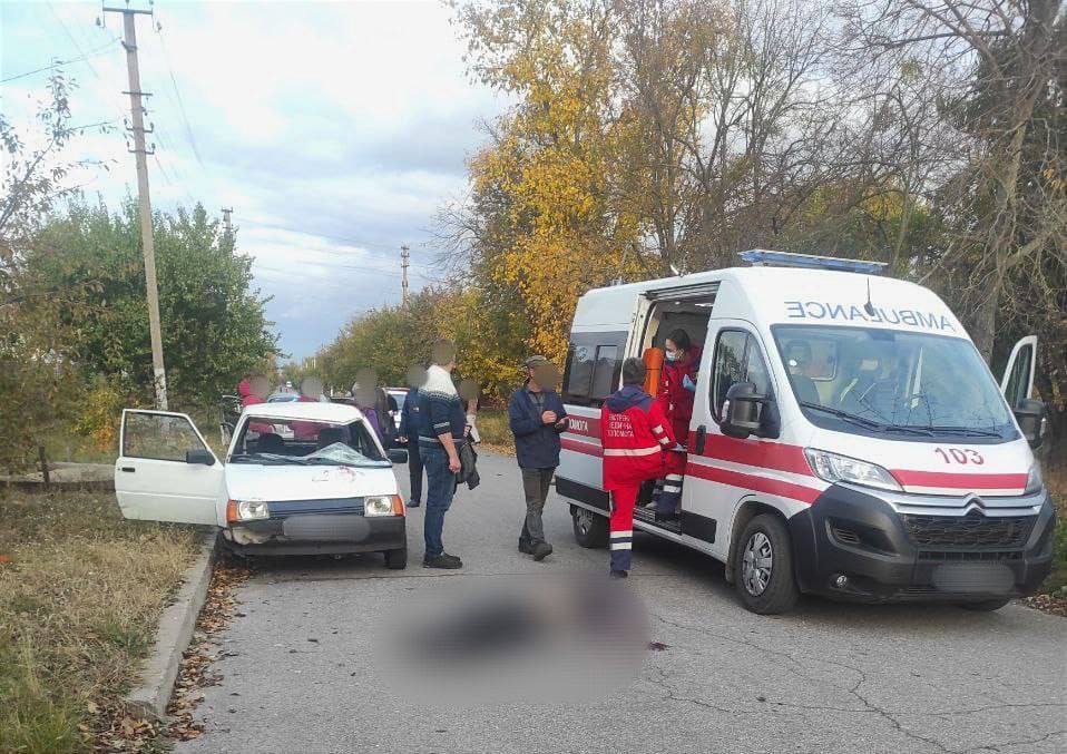 На Київщині п’яний водій збив на смерть літню велосипедистку: її 6-річний онук у лікарні. Фото