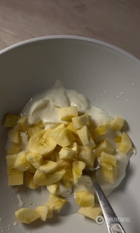 Как приготовить питательный завтрак за 5 минут: элементарный манник с фруктами в духовке