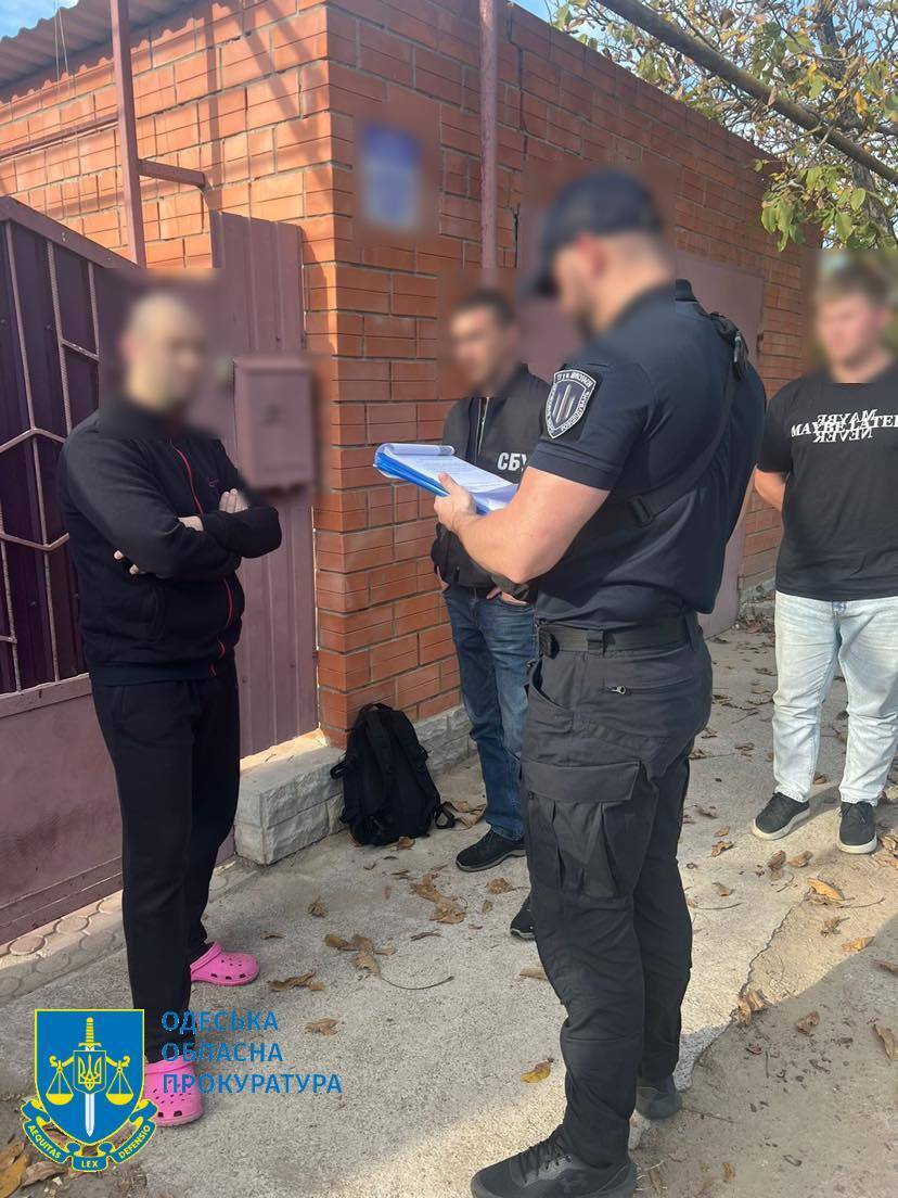 Брали по 5 тис. доларів з особи: на Одещині поліцейського та його спільника викрили на переправленні призовників через кордон