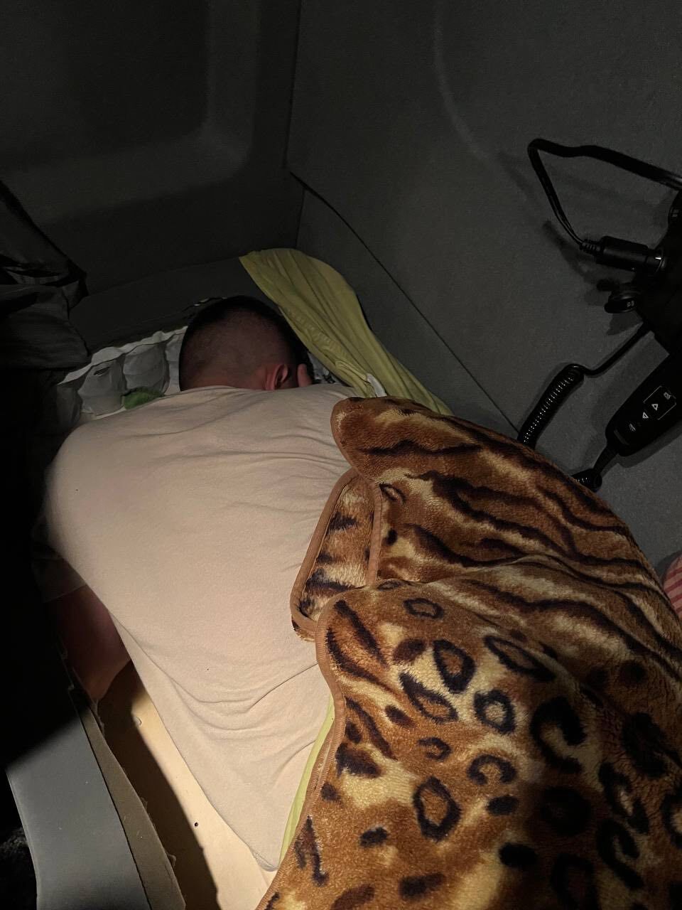 Спрятался под одеялом: украинец оригинально попытался пересечь границу с Польшей и поплатился. Фото
