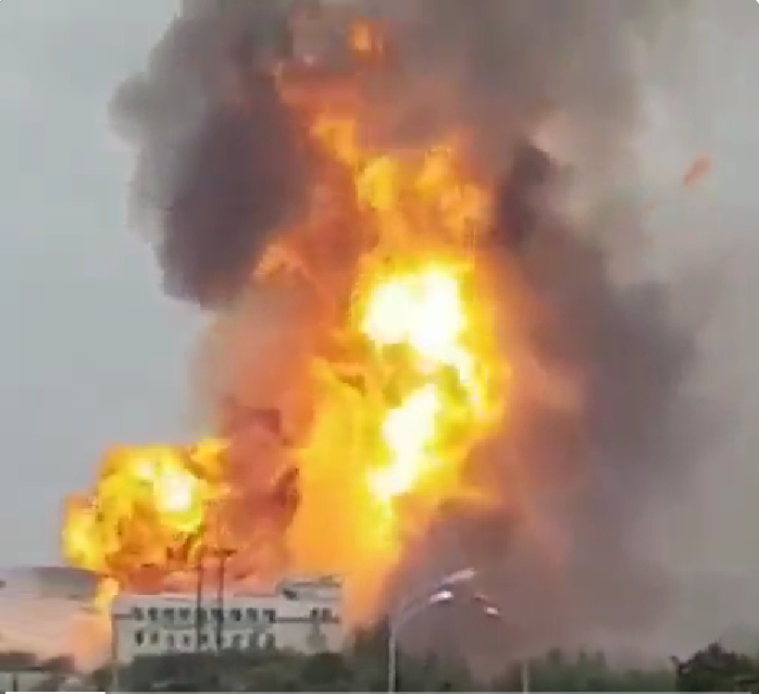 В Москве вспыхнул мощный пожар: горела одна из местных ТЭЦ. Видео