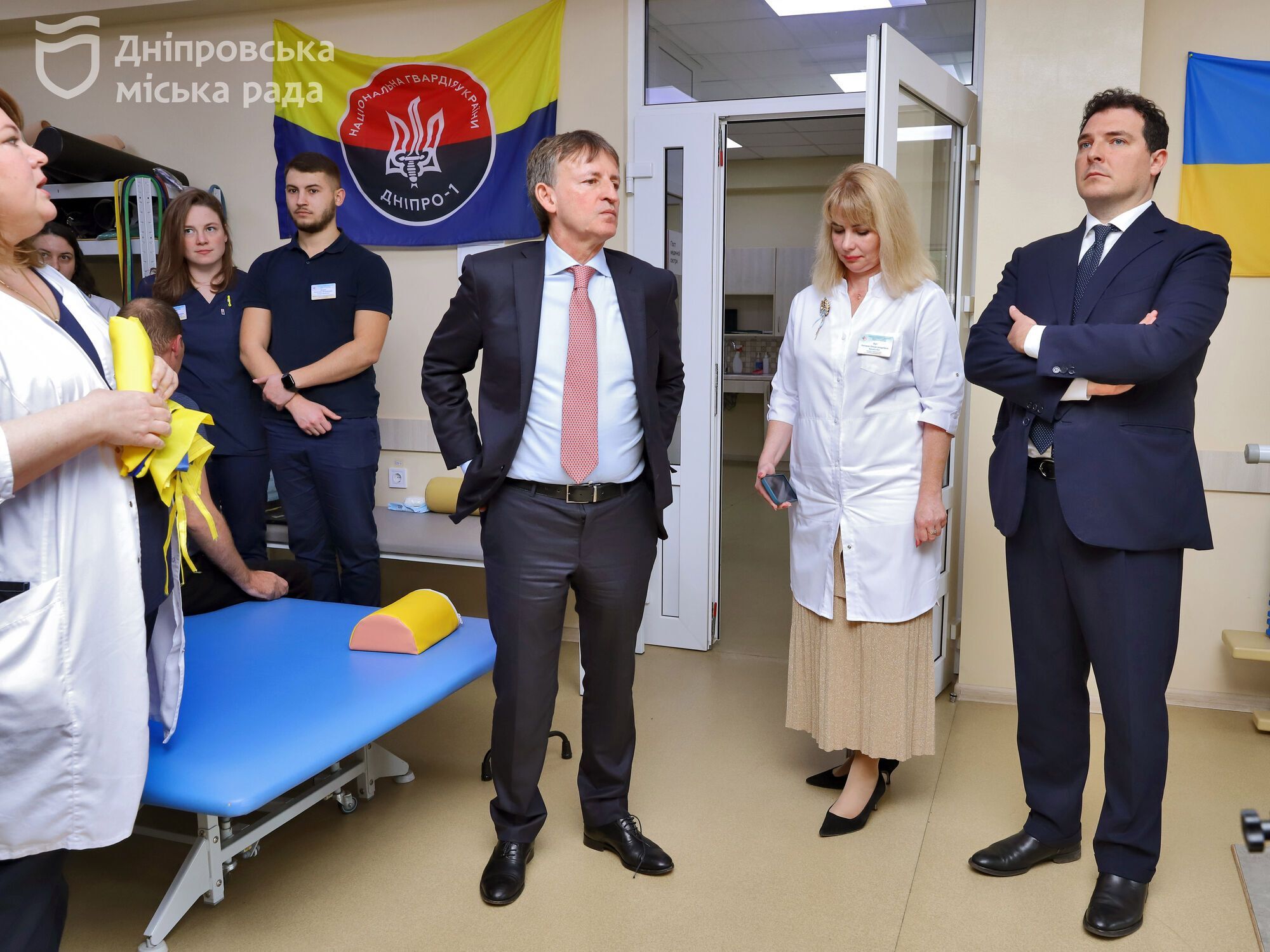 Посол Італії Дзадзо відвідав одну з лікарень Дніпра та анонсував підтримку міста в медичній галузі –  реабілітації та протезуванні поранених&nbsp; 