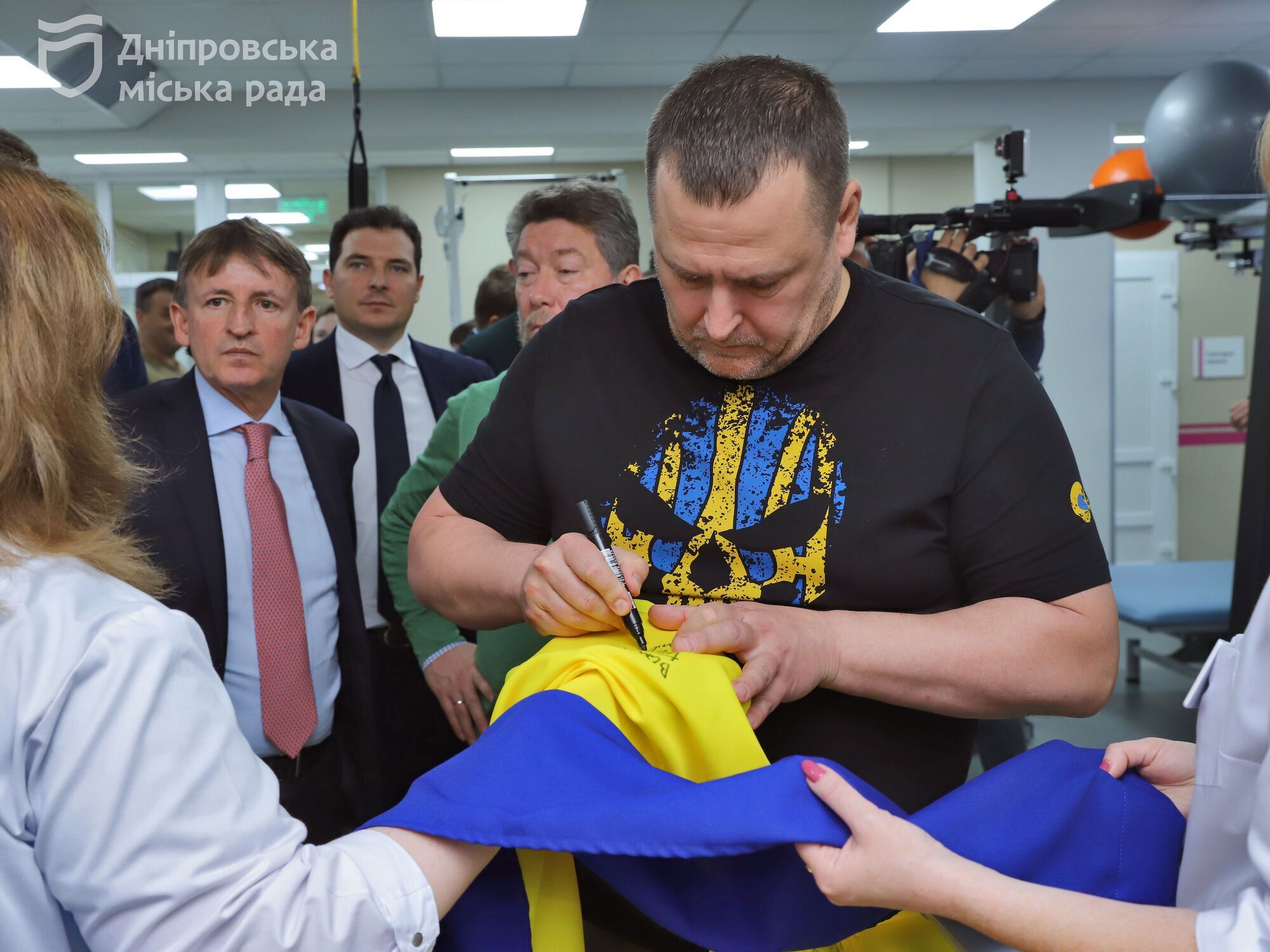 Посол Італії Дзадзо відвідав одну з лікарень Дніпра та анонсував підтримку міста в медичній галузі –  реабілітації та протезуванні поранених&nbsp; 