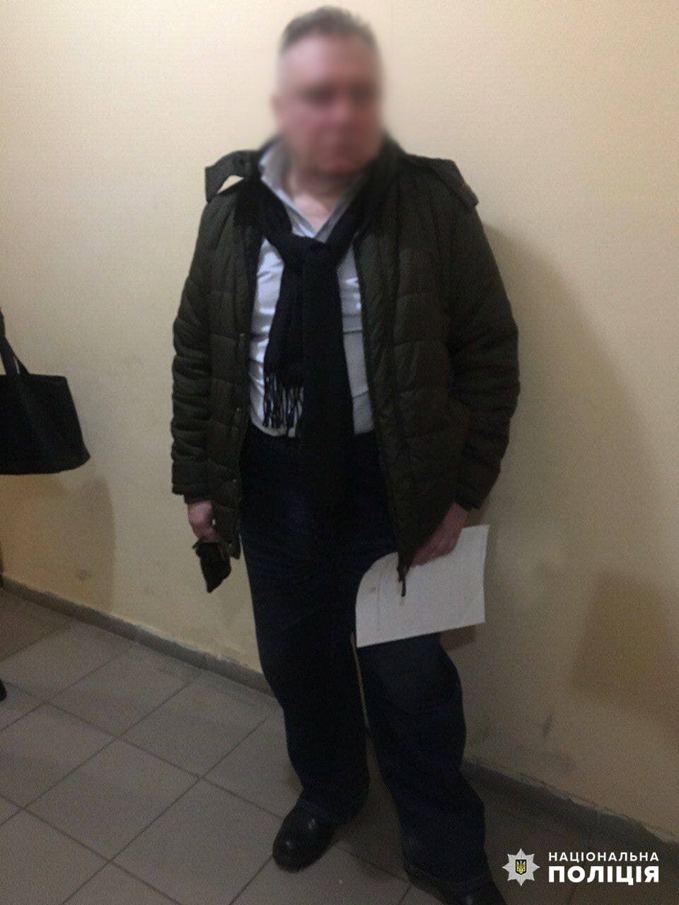 На Київщині судитимуть чоловіка, який за гроші брав у знайомої її дітей, а потім ґвалтував та знімав з ними порно. Фото