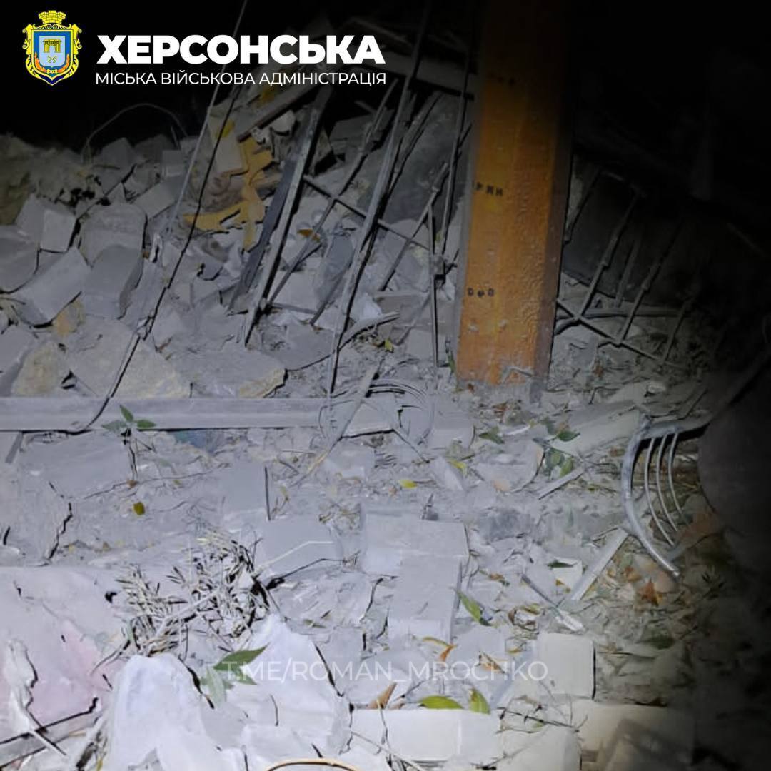 Війська РФ завдали удару по центру Херсона: пошкоджено будинки, є постраждалі. Фото