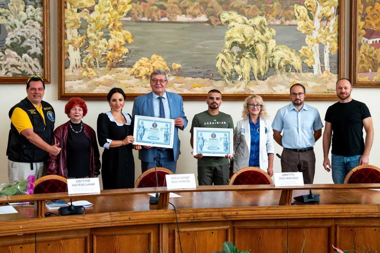 Євген Нотевський із Первомайська розкрив секрет, як йому вдалося здобути п'ять вищих освіт у 24 роки