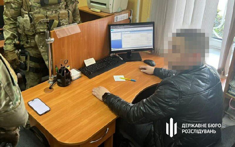 Допомагав призовникам уникати мобілізації: податківець із Кременчука постане перед судом і може сісти на 5 років. Фото