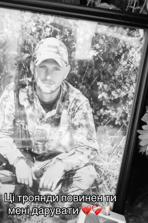 "Душа рвется на части": сеть взбудоражили кадры с дочкой воина ВСУ, обнимающей фото погибшего папы. Видео