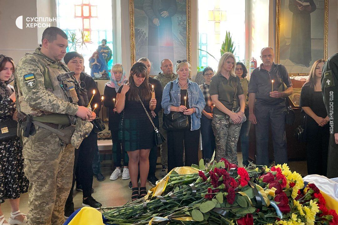 Ему навсегда будет 35: в Херсоне простились с добровольцем с позывным "Музыкант", погибшим в боях за Украину. Фото