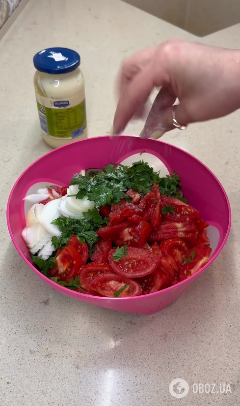 Ситний сезонний салат зі смаженими баклажанами: як приготувати закуску 