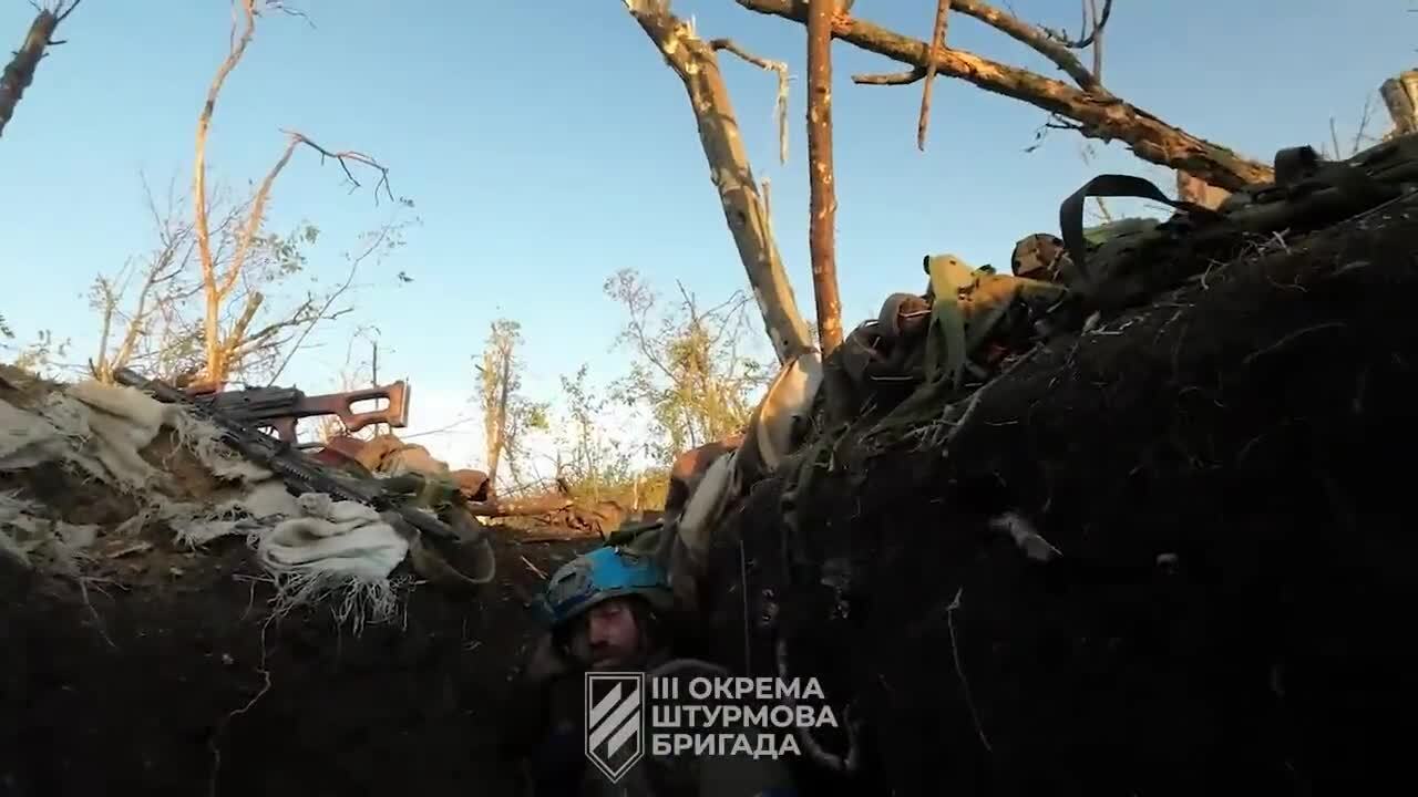 Отстреливали вражеские FPV-дроны: в ВСУ показали эпические кадры боя в одной из лесополос возле Бахмута. Видео