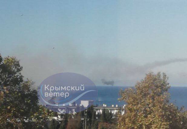 В окупованих Севастополі та Саках прогриміли вибухи, виникли проблеми зі світлом. Фото й відео