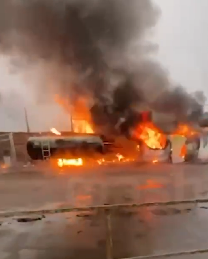 Возле аэропорта "Шереметьево" в Москве прогремел взрыв на заправке, огонь охватил авто: поднялся столб дыма. Видео