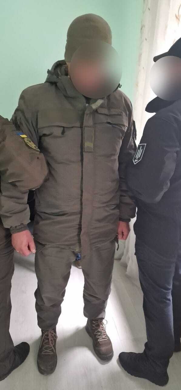 На Киевщине разоблачили работника колонии, который за взятки "обеспечивал" осужденных телефонами. Фото
