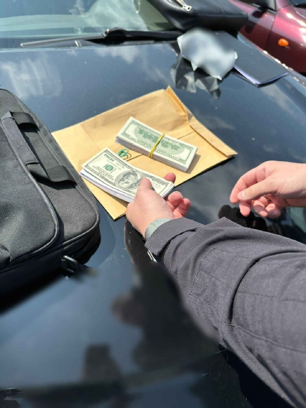 На Київщині судитимуть сільського голову та його посередників: отримали хабар від забудовника. Фото і подробиці