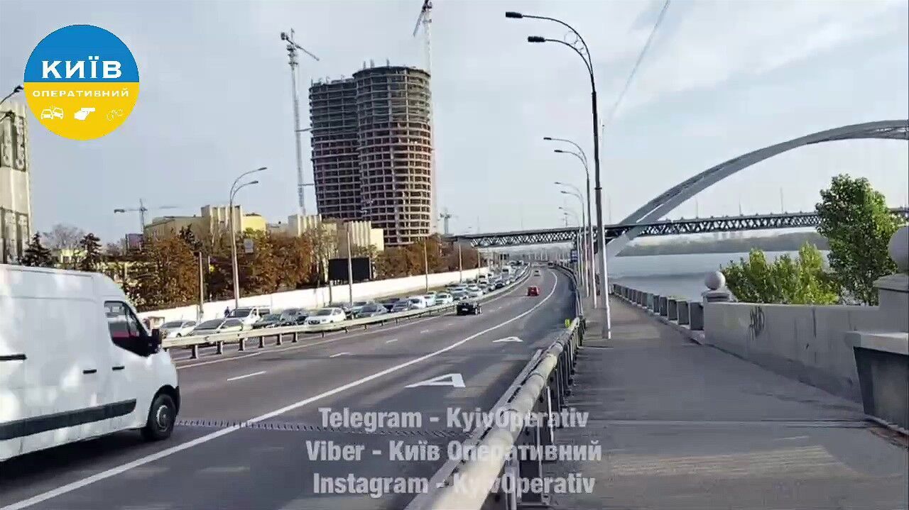 В Киеве на Гаванском мосту произошло ДТП с участием четырех авто: известны подробности. Видео