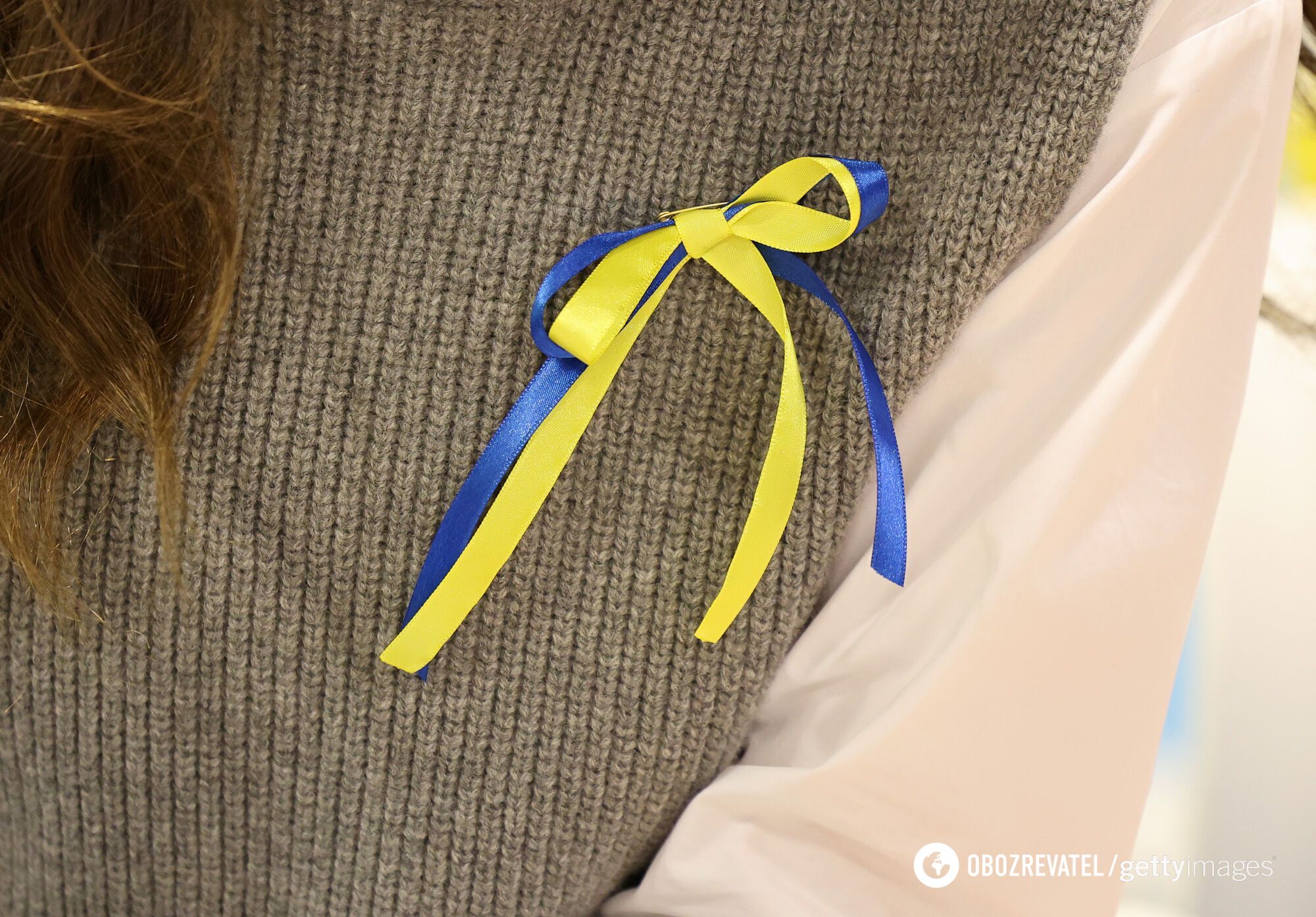 С сине-желтым букетом и самодельной патриотической лентой: Кейт Миддлтон встретилась с украинскими беженцами в Англии