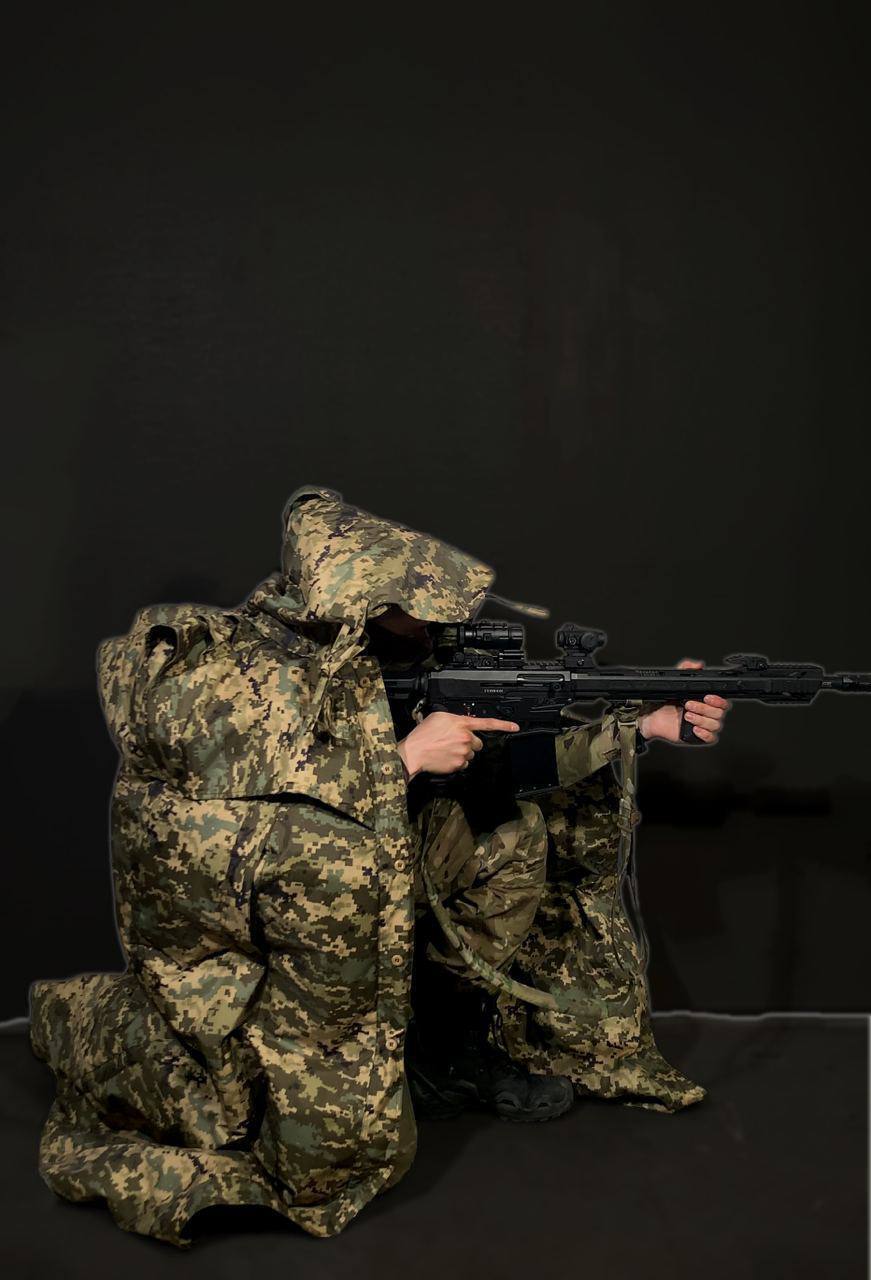 Может спасти жизнь: в Украине создали плащ-невидимку для военных, маскирующий от тепловизоров. Видео