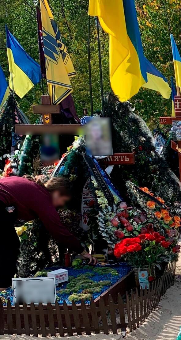 В Киеве малолетние дети ради развлечения обворовывали могилы погибших Героев. Фото