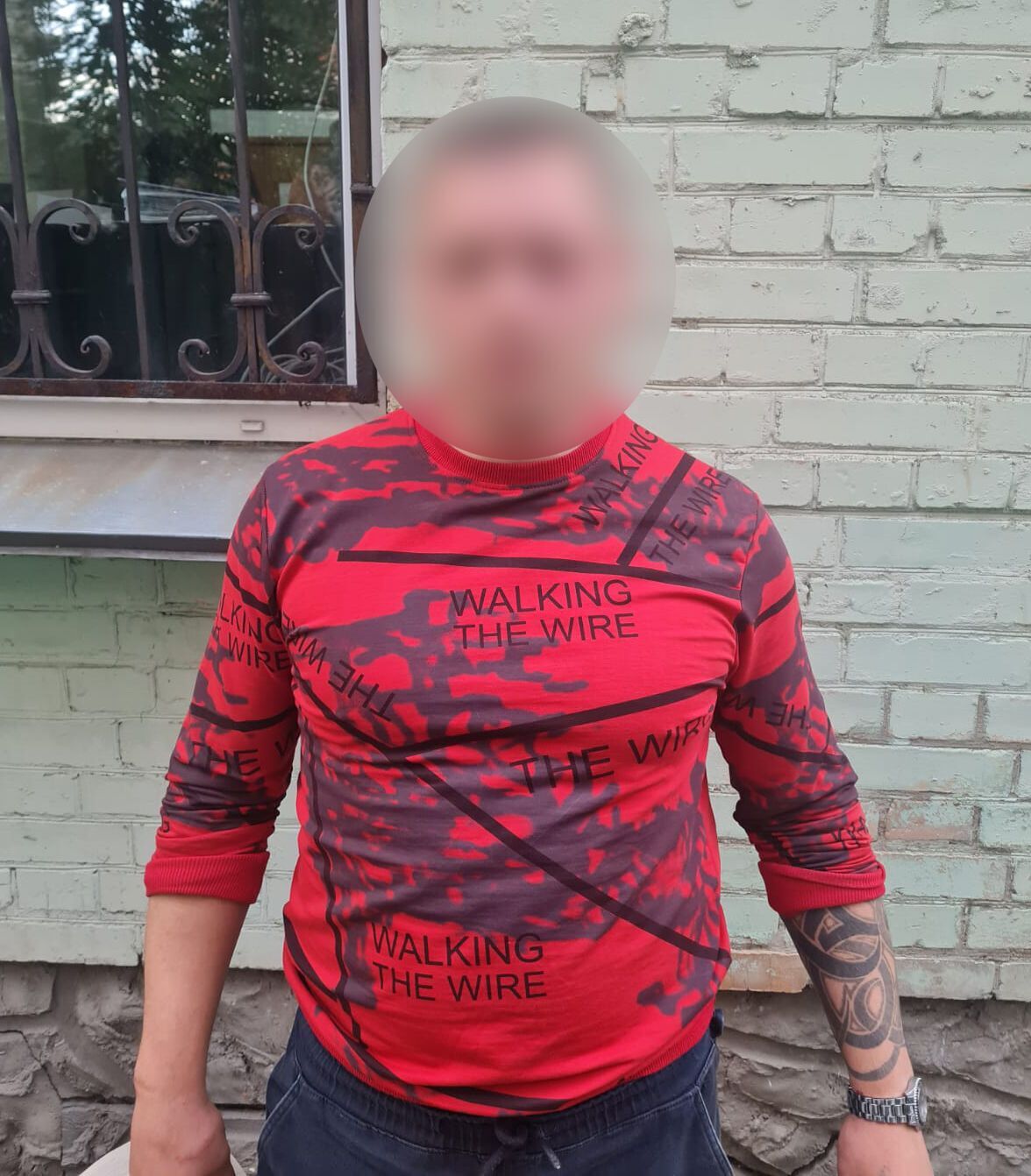 В Киеве мужчина жестоко избил прохожего: пострадавший защищал спутницу от приставаний нападавшего. Фото.
