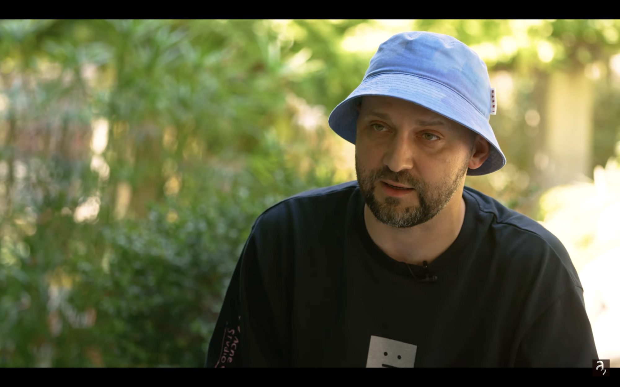 Комик Руслан Белый сравнил Донбасс с Чечней и обругал Россию: на деньги, которые Кремль потратил на войну, можно было построить город для русскоязычных