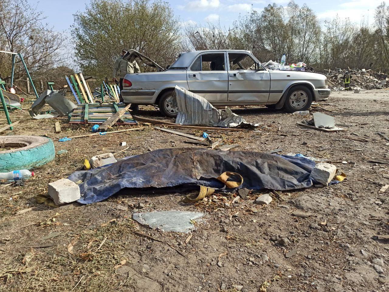 В селе Гроза ищут двоих детей после удара РФ: они могут быть среди неопознанных тел