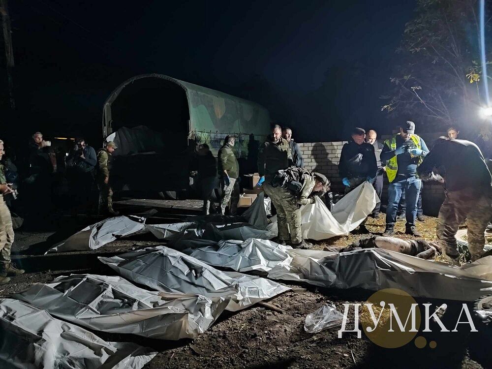 Погибли целые семьи: фоторепортаж с места удара оккупантов по кафе в селе Гроза