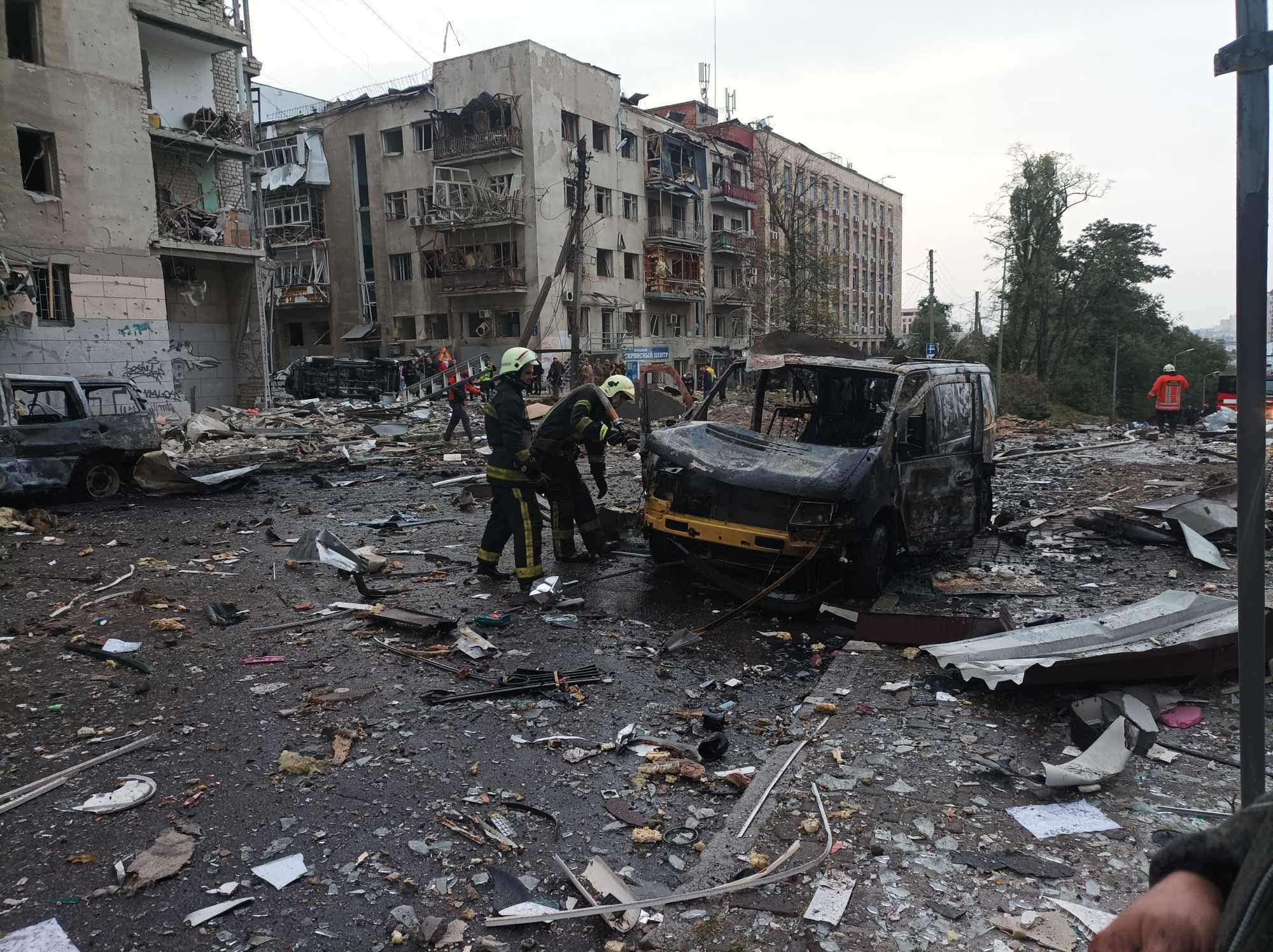 "Усі машини знищено": волонтери з Естонії потрапили під російський обстріл. Фото