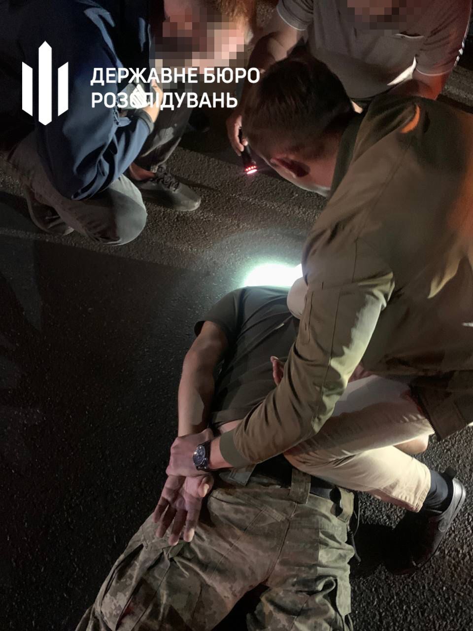 Ухилялися від мобілізації: в Одесі викрили злочинну схему видачі "білих квитків" депутатам та їхнім родичам. Відео 