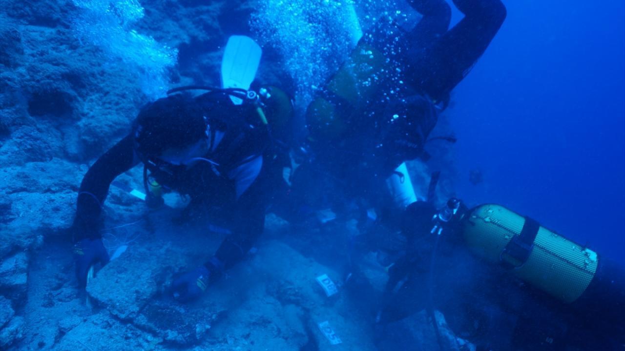 У Туреччині відшукали корабель зі скарбами, який затонув 3600 років тому. Фото