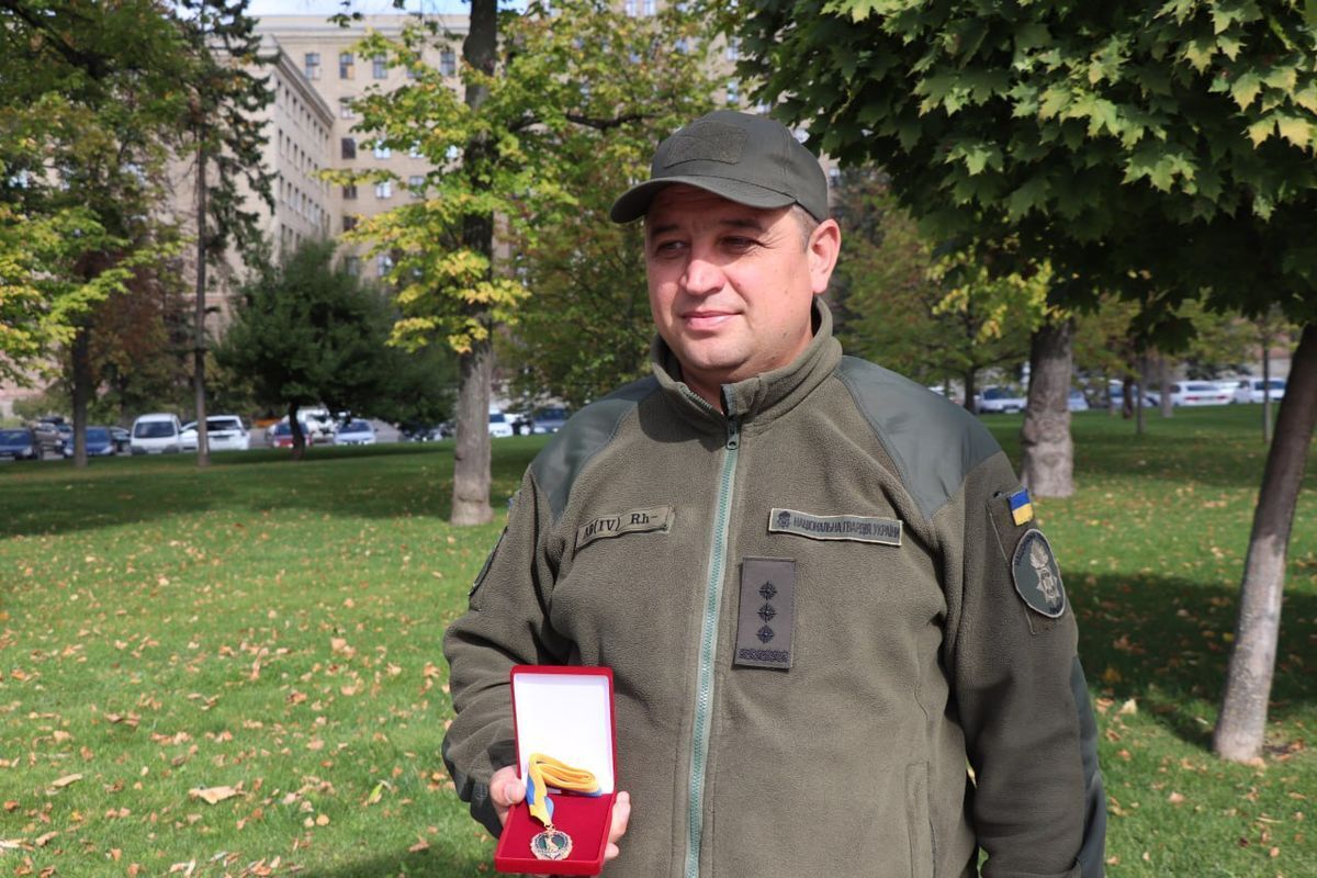 Песики-гвардейцы из 5-й Слобожанской бригады НГУ получили медали за отданную службу: фото