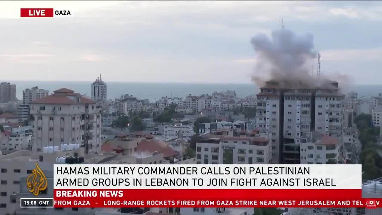 Армия Израиля нанесла удары по двум башням в Газе: попадание в Palestine Tower попало в прямой эфир. Видео