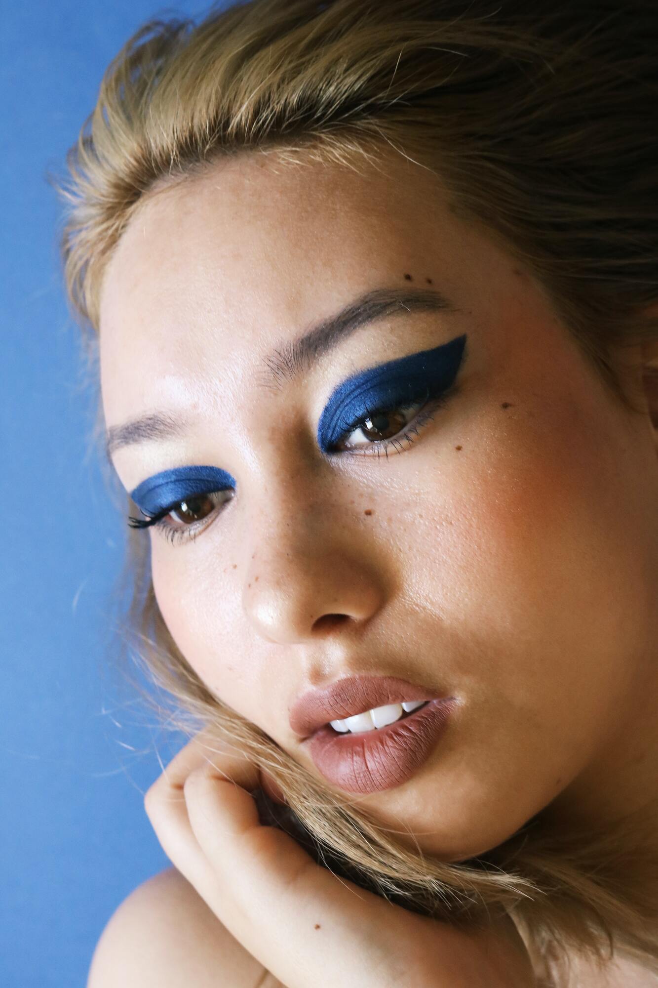 Как сделать самый модный макияж осени: любительницы минимализма оценят