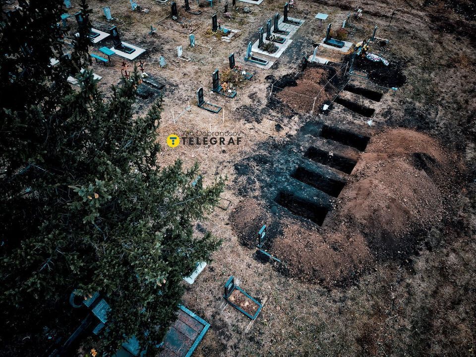 На цвинтарі ряди могил: у Грозі почали хоронити убитих Росією українців. Відео і фото