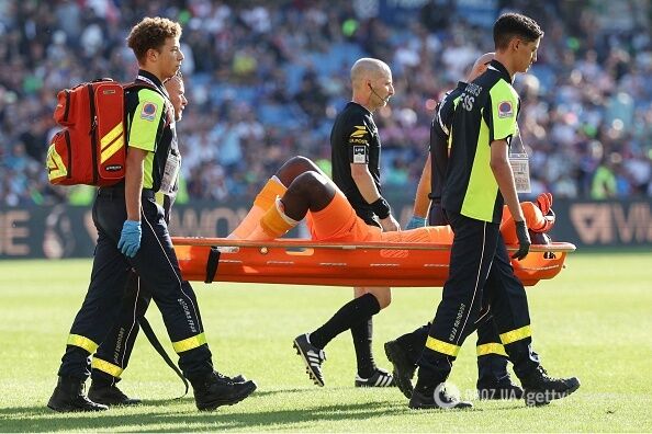 В чемпионате Франции голкипер потерял сознания от взрыва на стадионе во время матча. Гру було скасовано. Видео