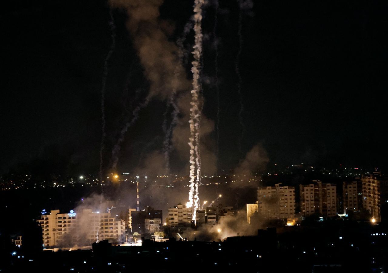 ЦАХАЛ всю ніч завдавав ударів по сектору Гази, кількість жертв атак ХАМАС в Ізраїлі перевищила 700 осіб. Головні факти