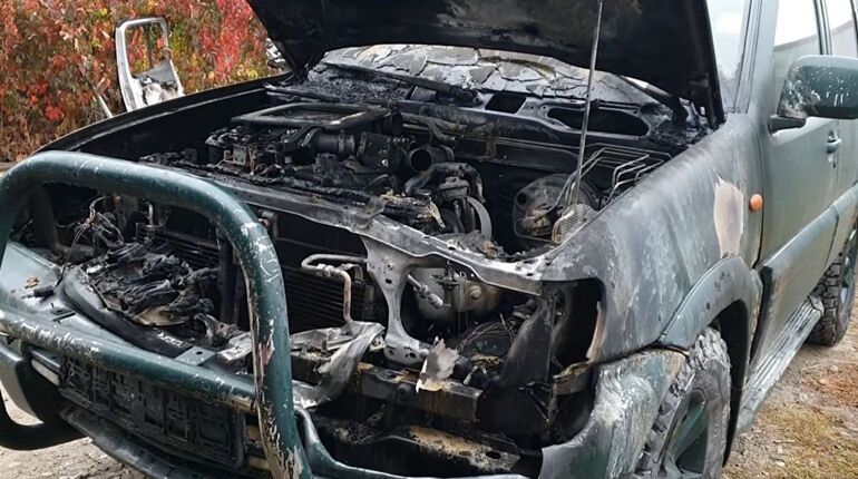 На авто були патріотичні зображення: на Черкащині спалили машину військових, на якій поранених захисників вивозили з передової. Фото 