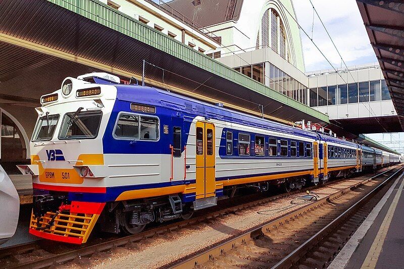 Андрей Шевченко будет объявлять станцию на Киевской кольцевой электричке. Видео