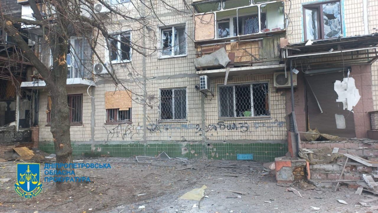 Окупанти вранці вдарили по Нікополю: одна людина загинула, шестеро постраждали