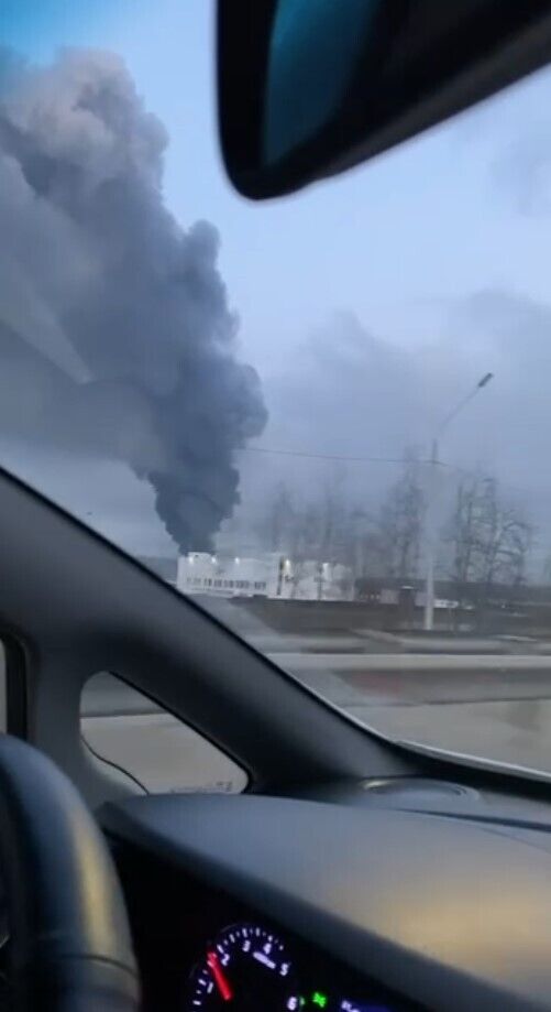 У Підмосков'ї спалахнула потужна пожежа на складах, валить чорний дим. Відео