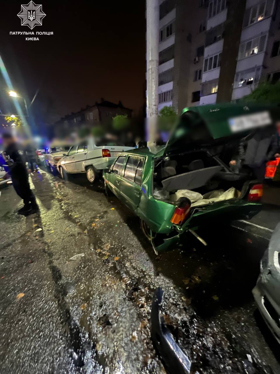 У Києві трапилася масштабна ДТП, що переросла у бійку: є затримані. Фото та відео