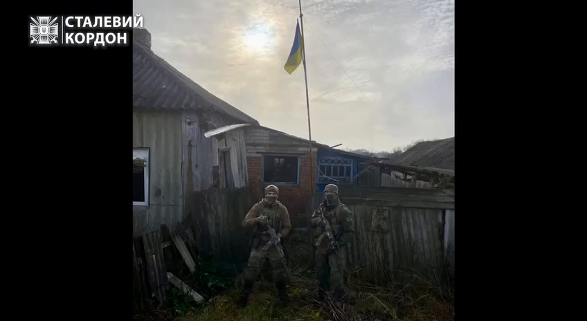 Напомнили, кто хозяин: в селе в серой зоне Харьковской области подняли украинский флаг. Видео