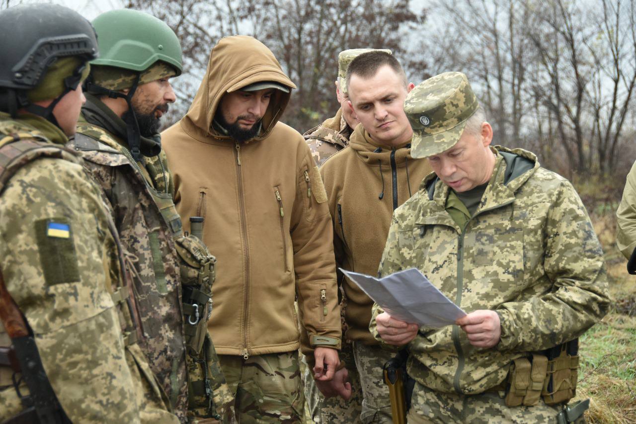 "Продовжуємо нищити ворога": Сирський зустрівся з воїнами, які тримають Бахмутський та Лиманський напрямки