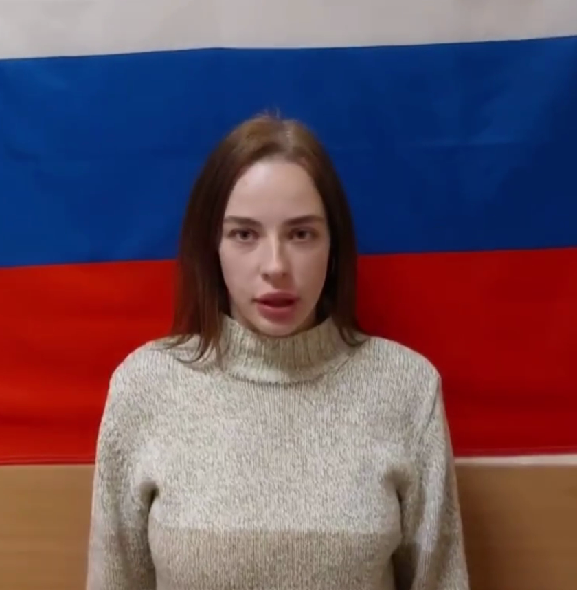 Оккупанты в Крыму заставили девушку извиняться за сине-желтые фото