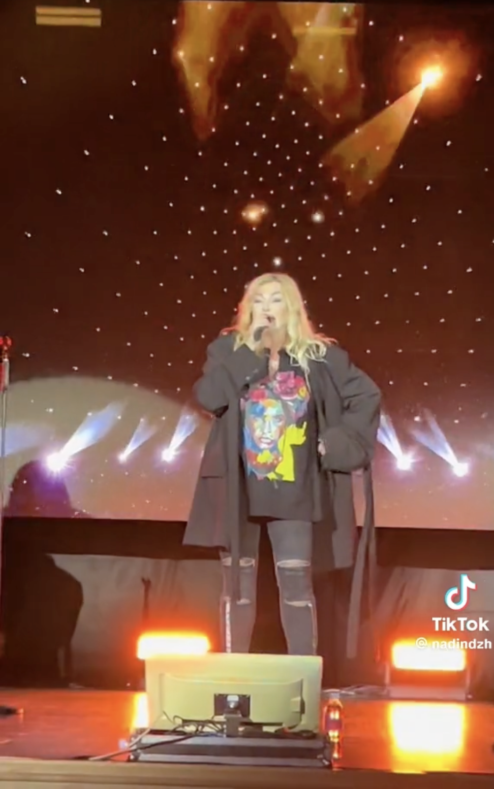 Ирина Билык перепела на украинском свой хит "Мы будем вместе": он был посвящен Дикусару, который сейчас воюет на фронте. Видео