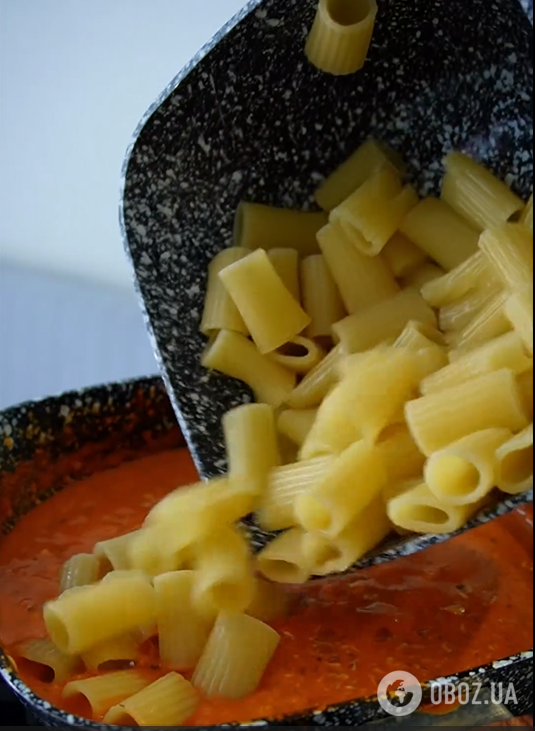 Вместо макарон с котлетами: как приготовить вкусную пасту в соусе на обед