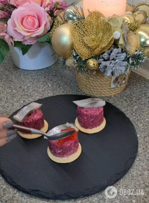 Вкусная новогодняя закуска за 15 минут со свеклой и селедкой: вкуснее ''Шубы''