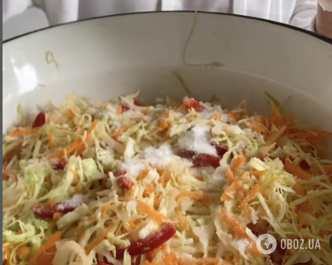 Як швидко приготувати салат з капусти