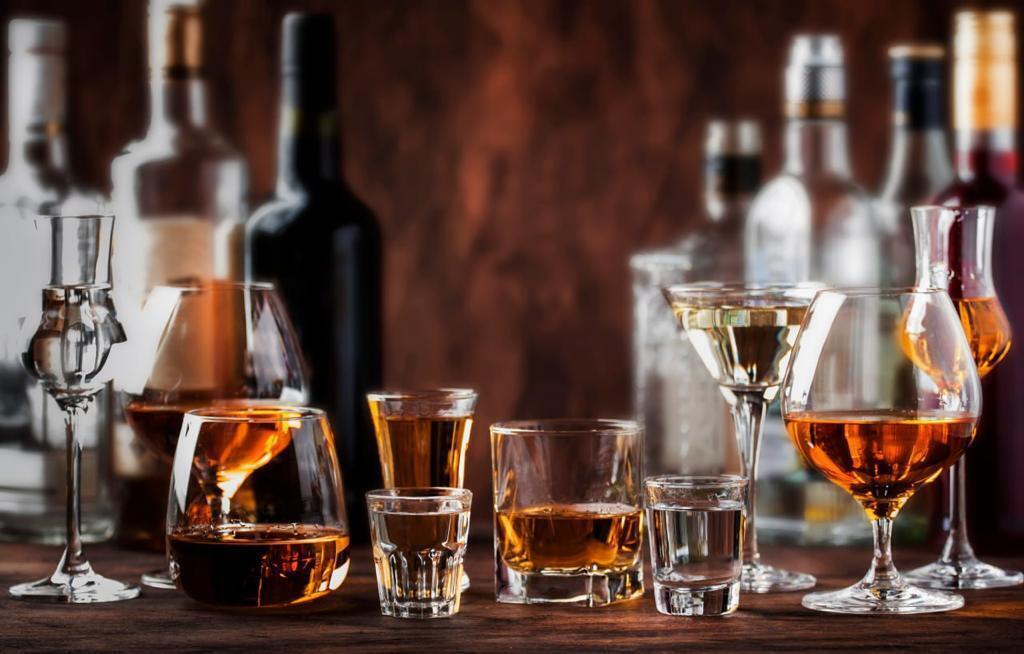 Який алкоголь найшкідливіший на Новий рік: краще його не пити на святковому застіллі
